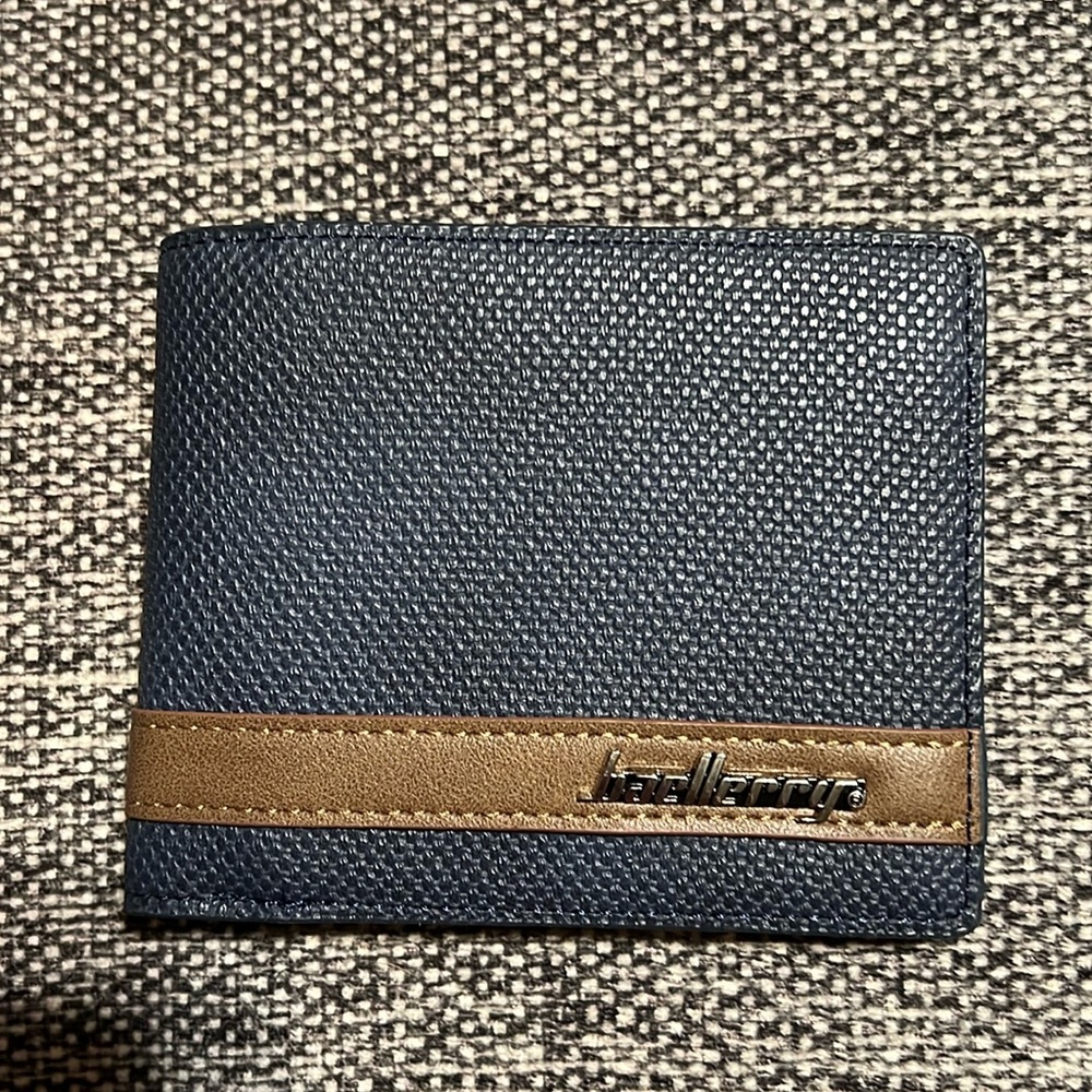 NWT Men’s Bi-Fold Wallet